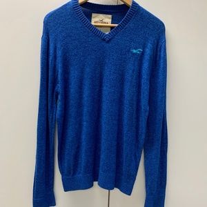 Hollister Men's V-neck Sweater in Royal Blue